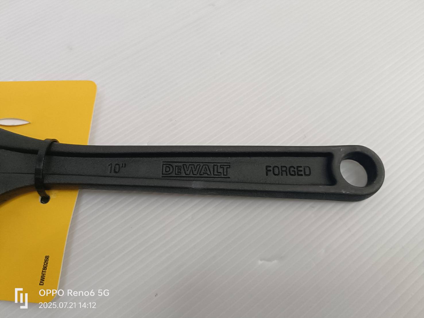 DEWALT ประแจเลื่อนขนาด 10 นิ้ว รุ่น DWHT80268 ความกว้างของขากรรไกร 1-11/32 นิ้ว ผลิตจากเหล็กกล้าทั้งชิ้น