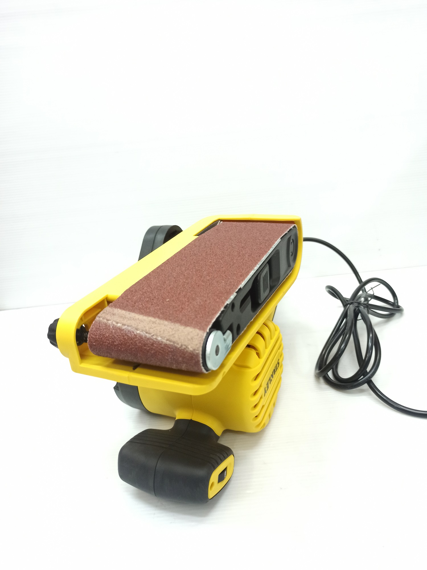 เครื่องขัดกระดาษทรายสายพาน3" SB90-B1 STANLEY