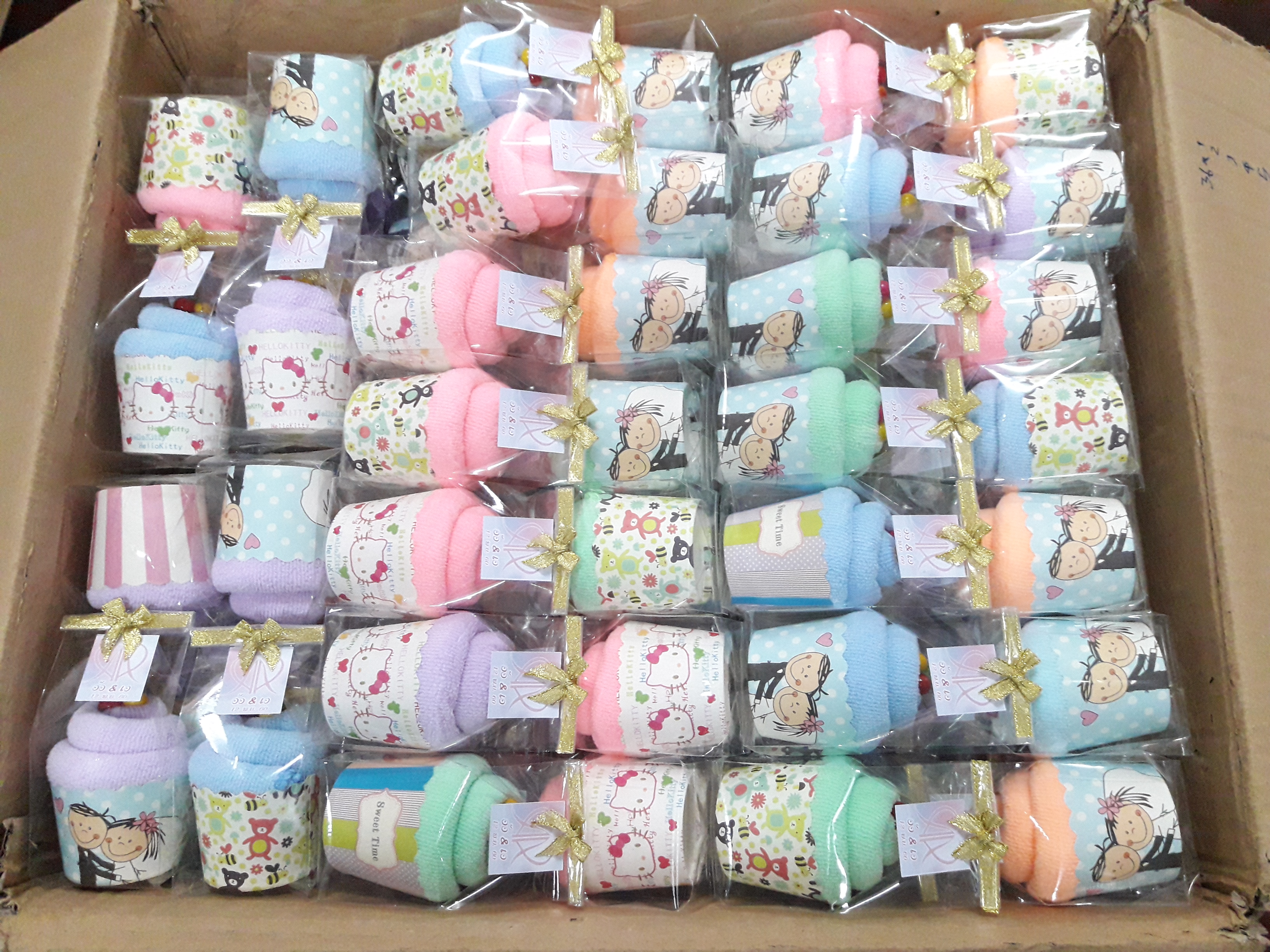 คัพเค้กผ้าขนหนู พร้อมป้ายชื่อ