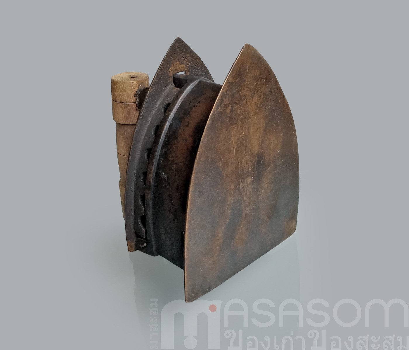 เตารีดผีเสื้อทองเหลืองโบราณ