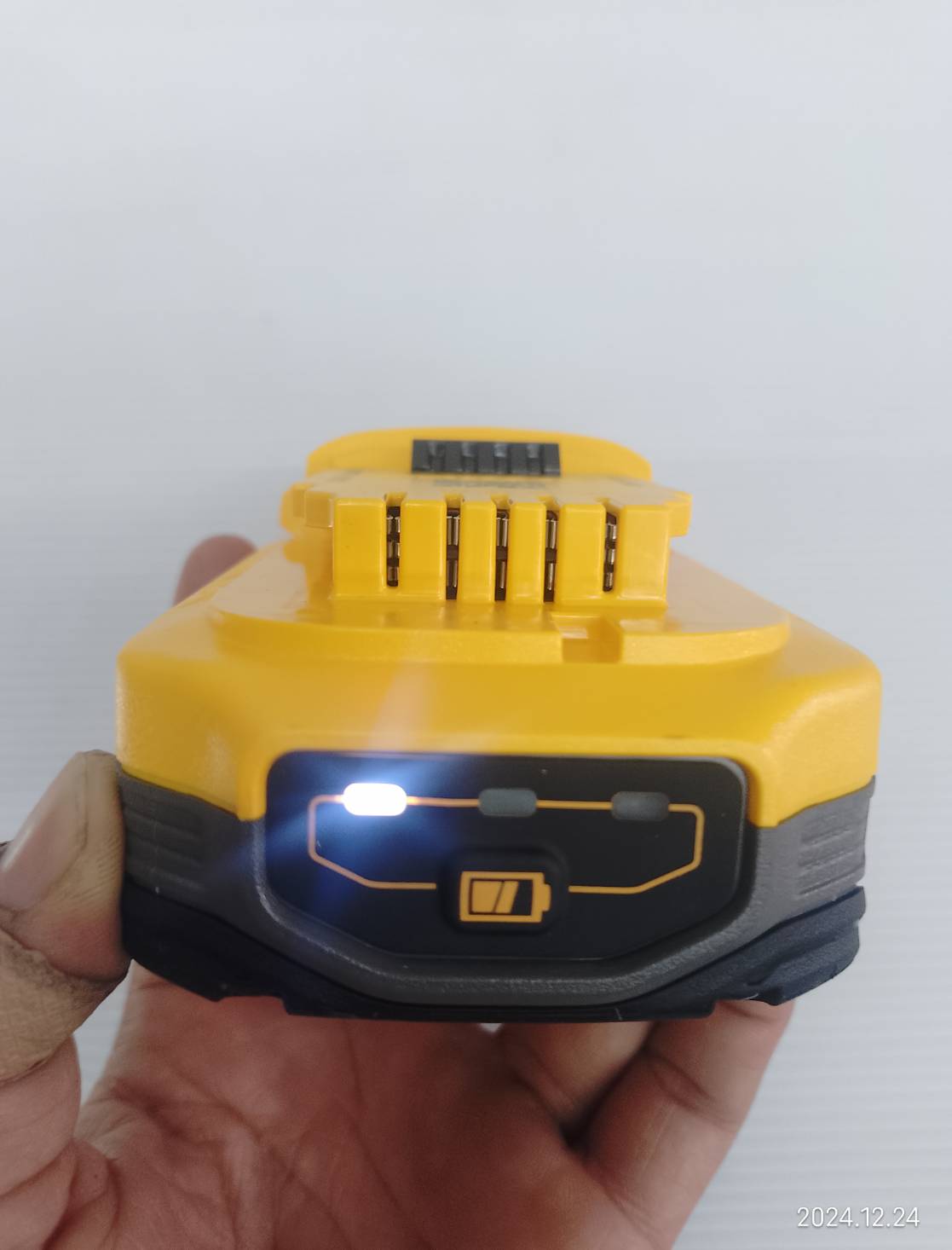 DEWALT แบตเตอรี่ Powerstack 20V / 3.5Ah DCBP320-B1