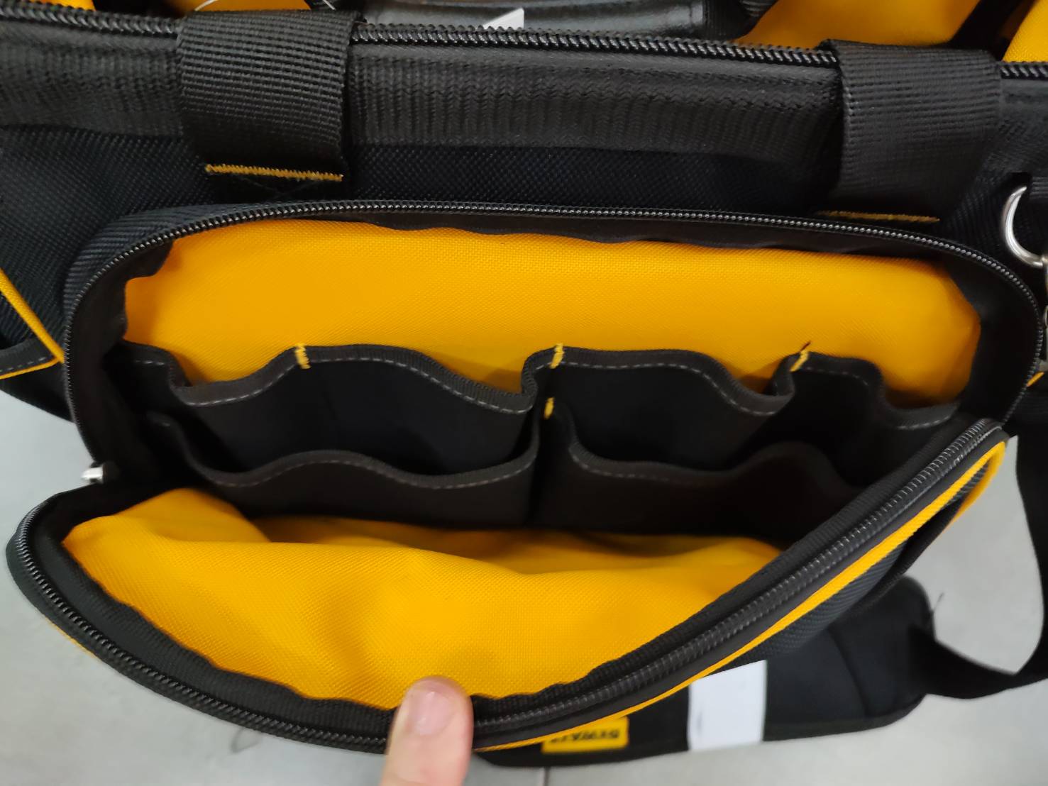 กระเป๋าเครื่องมือช่างแบบหิ้ว16นิ้ว ลิขสิทธิ์ DEWALT แท้