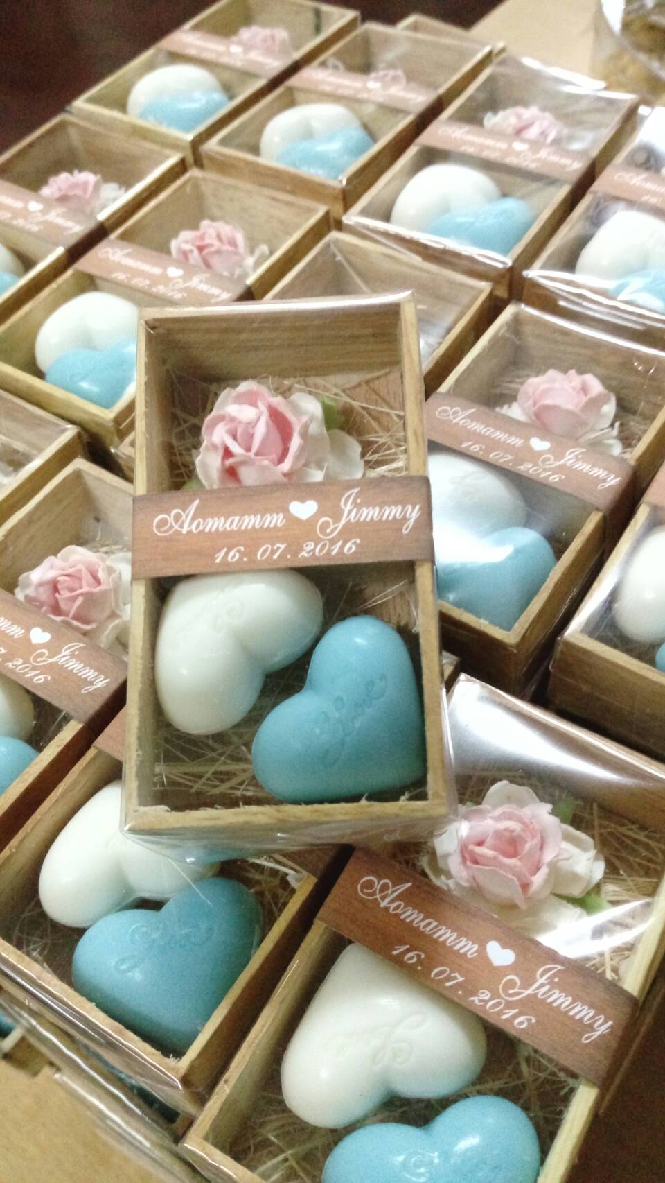 สบู่หอมหัวใจคู่ ใส่กล่องไม้แบบ 2 ช่อง