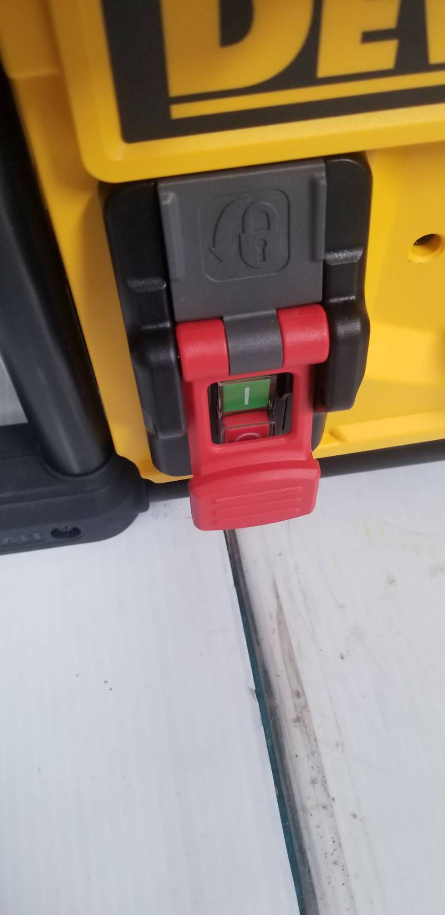 โต๊ะเลื่อยวงเดือน10" DWE7492A-IN DEWALT