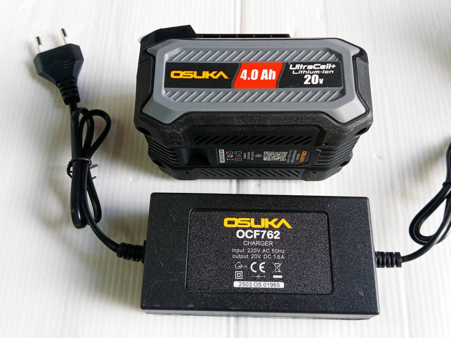 SET B พัดลมไร้สาย 9" OCF762 + ก้อนแบต 4.0Ah OCB-204 OSUKA