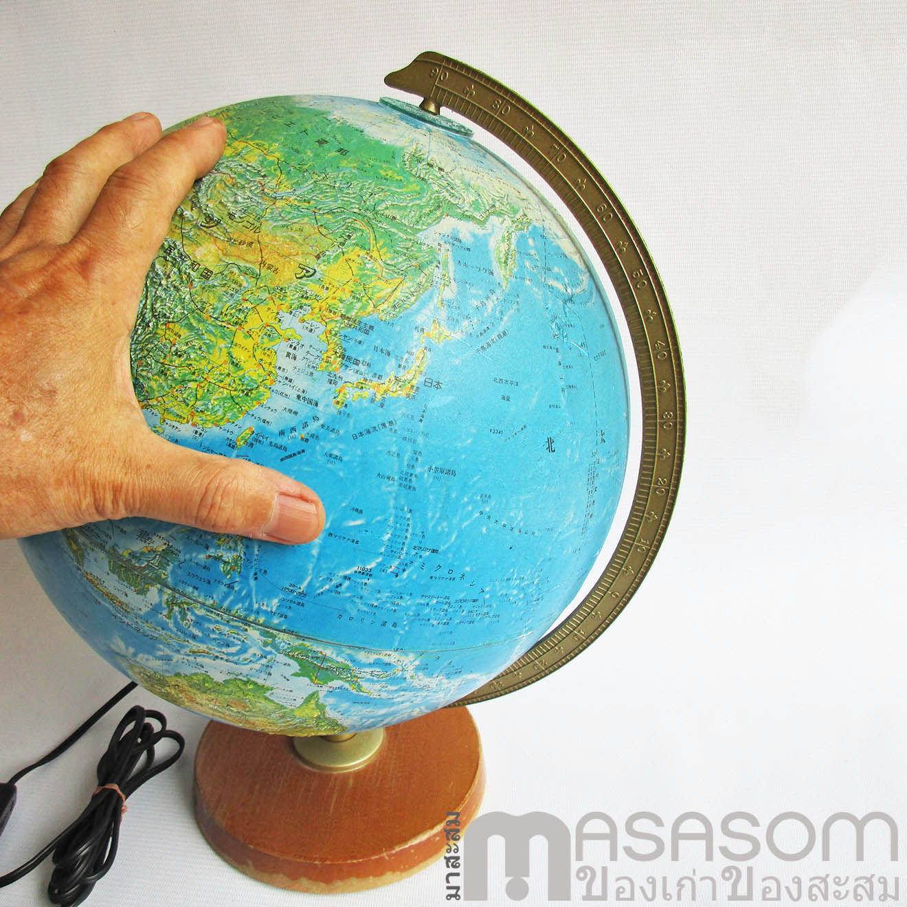 ลูกโลกโคมไฟ