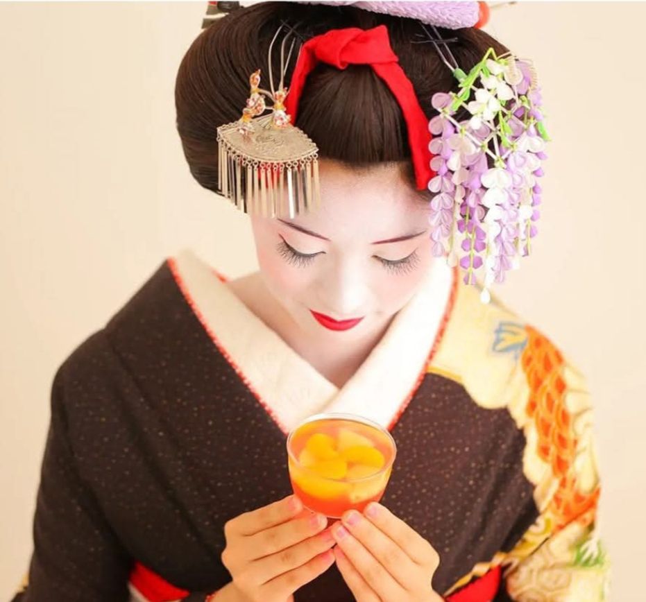 ปิ่นเกอิชาโลหะสีเงิน