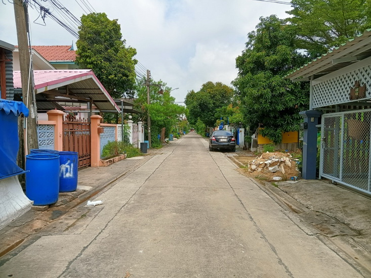 H1109 ขายด่วน ที่ดิน 82 ตร.วา อยู่ถนนศิริเกษม ซอย11 ต.บางไผ่ ภาษีเจริญ กว้าง 10 เมตร ลึก 32.80 เมตร เหมาะปลูกบ้าน ใกล้โรงเรียนอัญสัมชัญธนบุรี