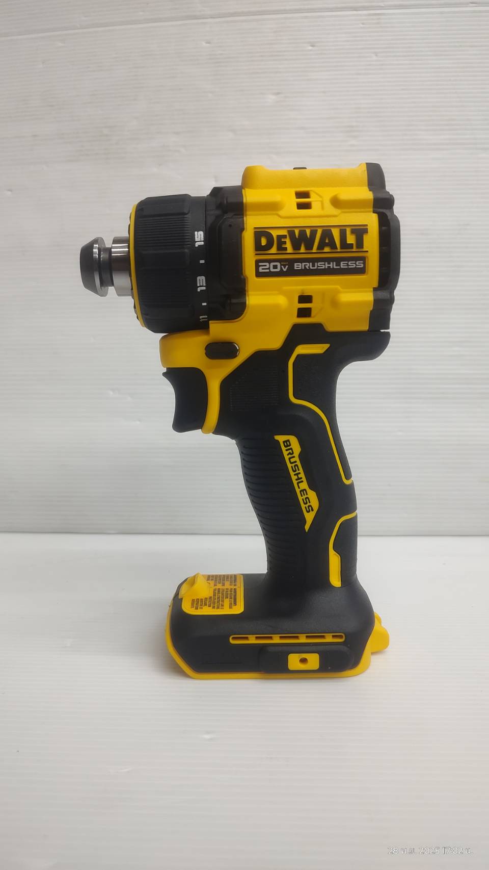 ไขควงติดตั้งไร้สาย (เปลี่ยนหัวได้ 4 หัว) DCD803B DEWALT