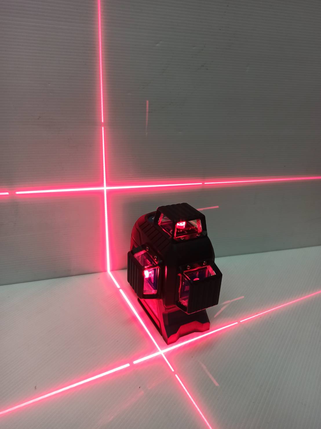 เลเซอร์ระดับ12เส้น แสงแดง GLL3-80 BOSCH กล่องพลาสติก