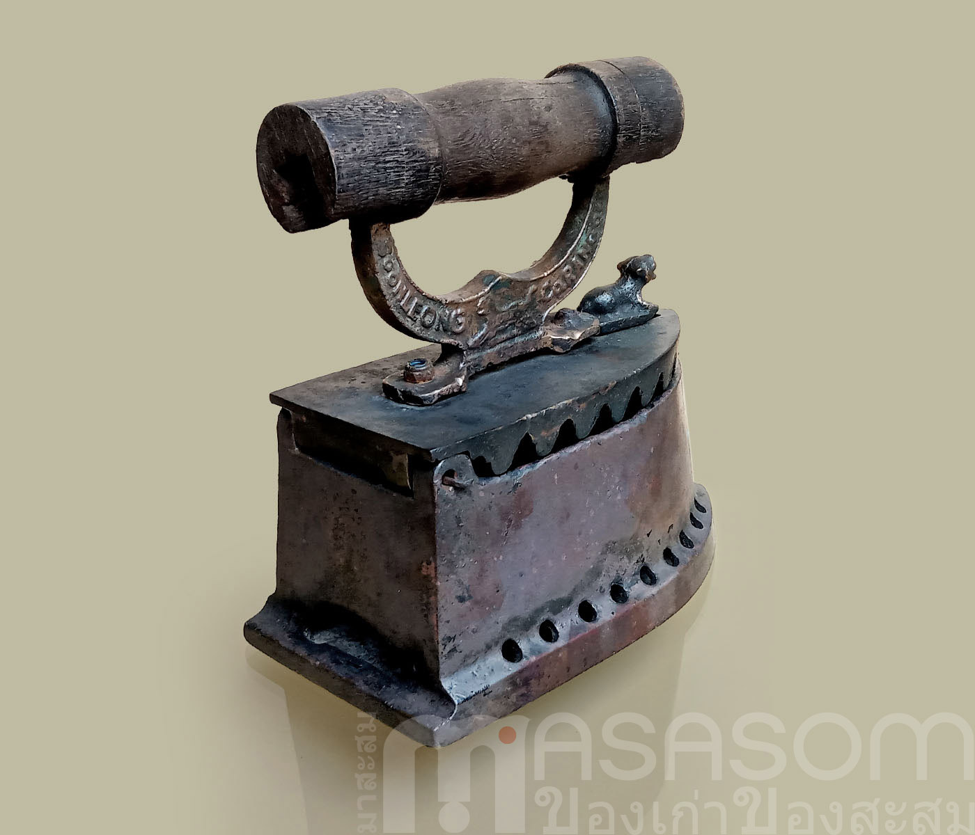 เตารีดทองเหลืองโบราณ