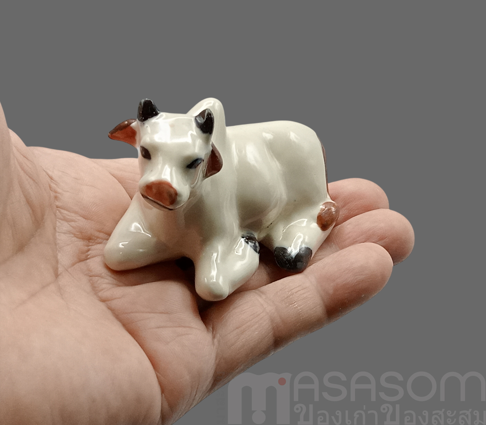 ตุ๊กตารูปวัวเซรามิค