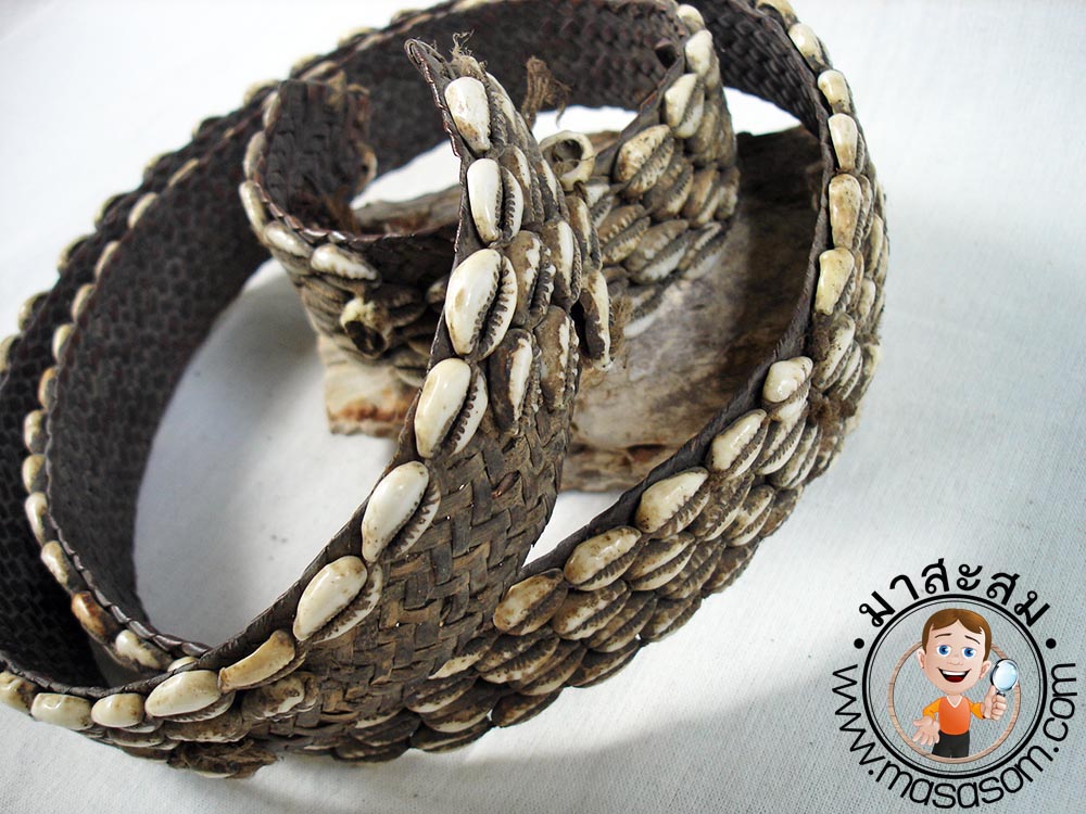 เข็มขัดแต่งเปลือกหอยเก่า