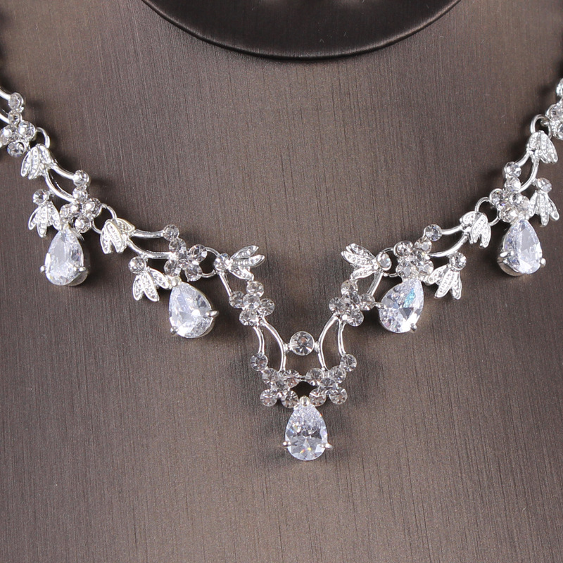 (พร้อมส่ง) สร้อยคอเพชร+ต่างหูแบบเข็ม 006 สร้อยคอเจ้าสาว สร้อยคอใส่ออกงาน สวยหรูดูแพง ถ่ายจากสินค้าจริง