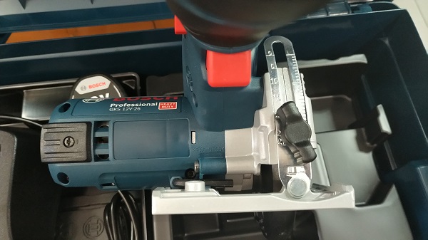 เลื่อยวงเดือน3"ไร้สาย GKS12V-26 BOSCH