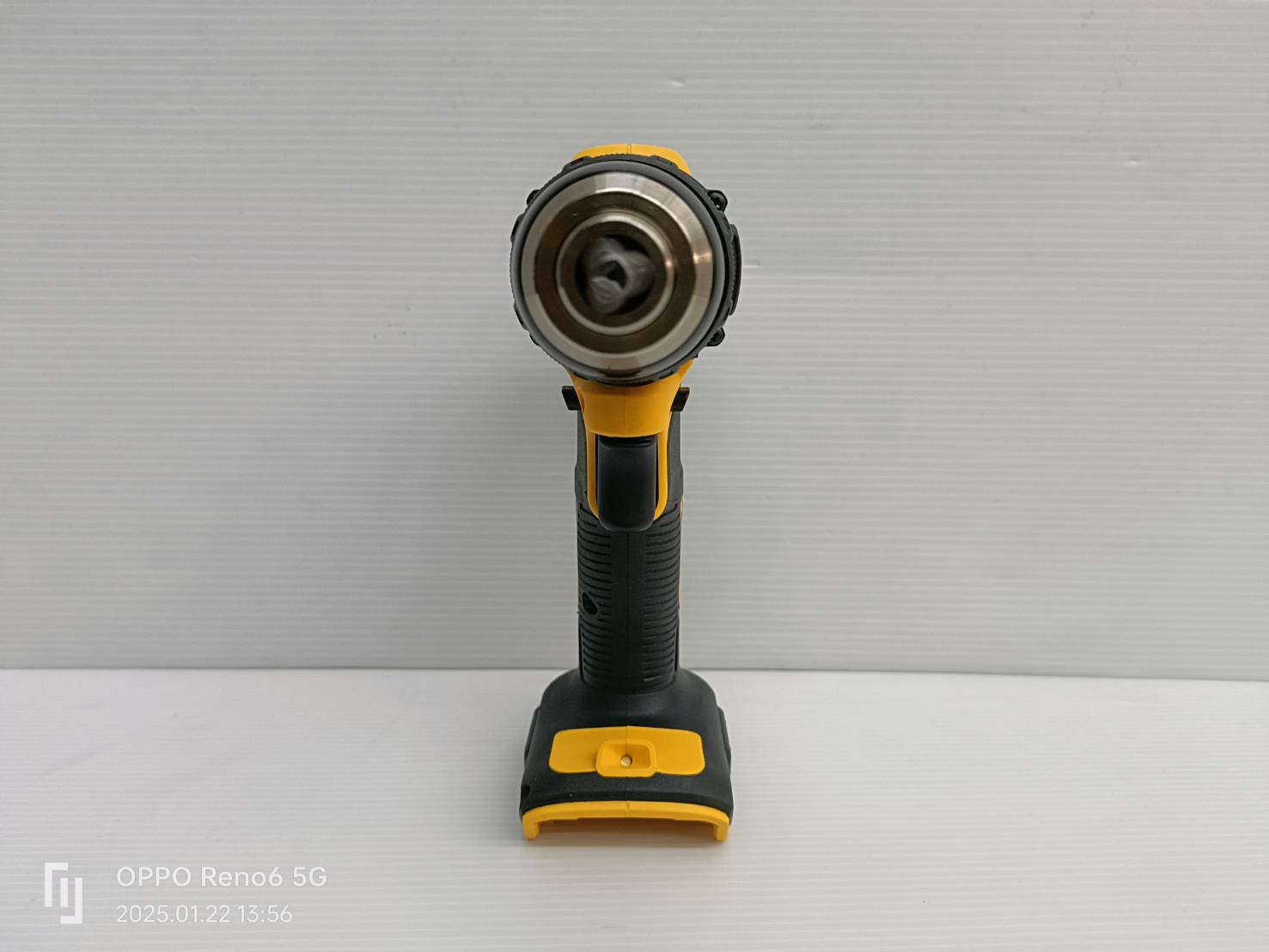 DEWALT สว่านกระแทกไร้สาย 20V DCD709P2T-B1