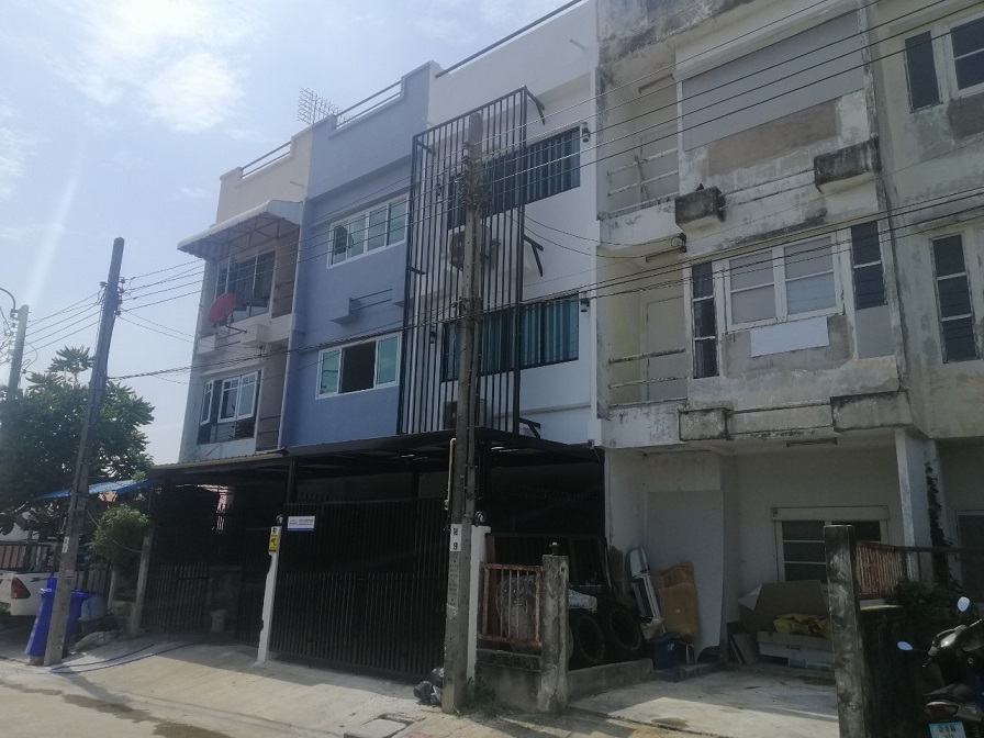 🚩H1143 ขายทาวเฮ้าส์ 3ชั้น ใกล้รถไฟฟ้าสายสีชมพู สถานีเมืองทองธานี ห่างถนนแจ้งวัฒนะเพียง1 กม. หรือเข้าออกถนนเลียบคลองประปาได้ ฟรีค่าโอน