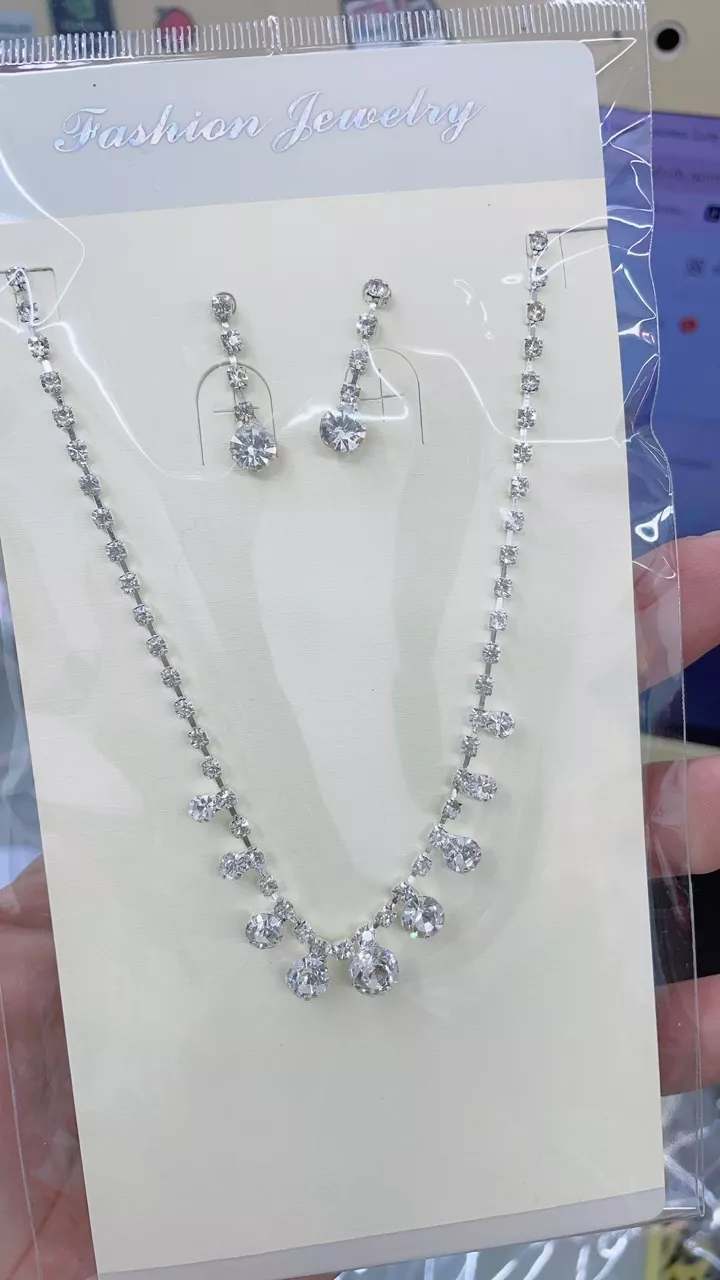 (พร้อมส่ง) สร้อยคอเพชร+ต่างหูแบบเข็ม 010 สร้อยคอเจ้าสาว สร้อยคอใส่ออกงาน สวยหรูดูแพง