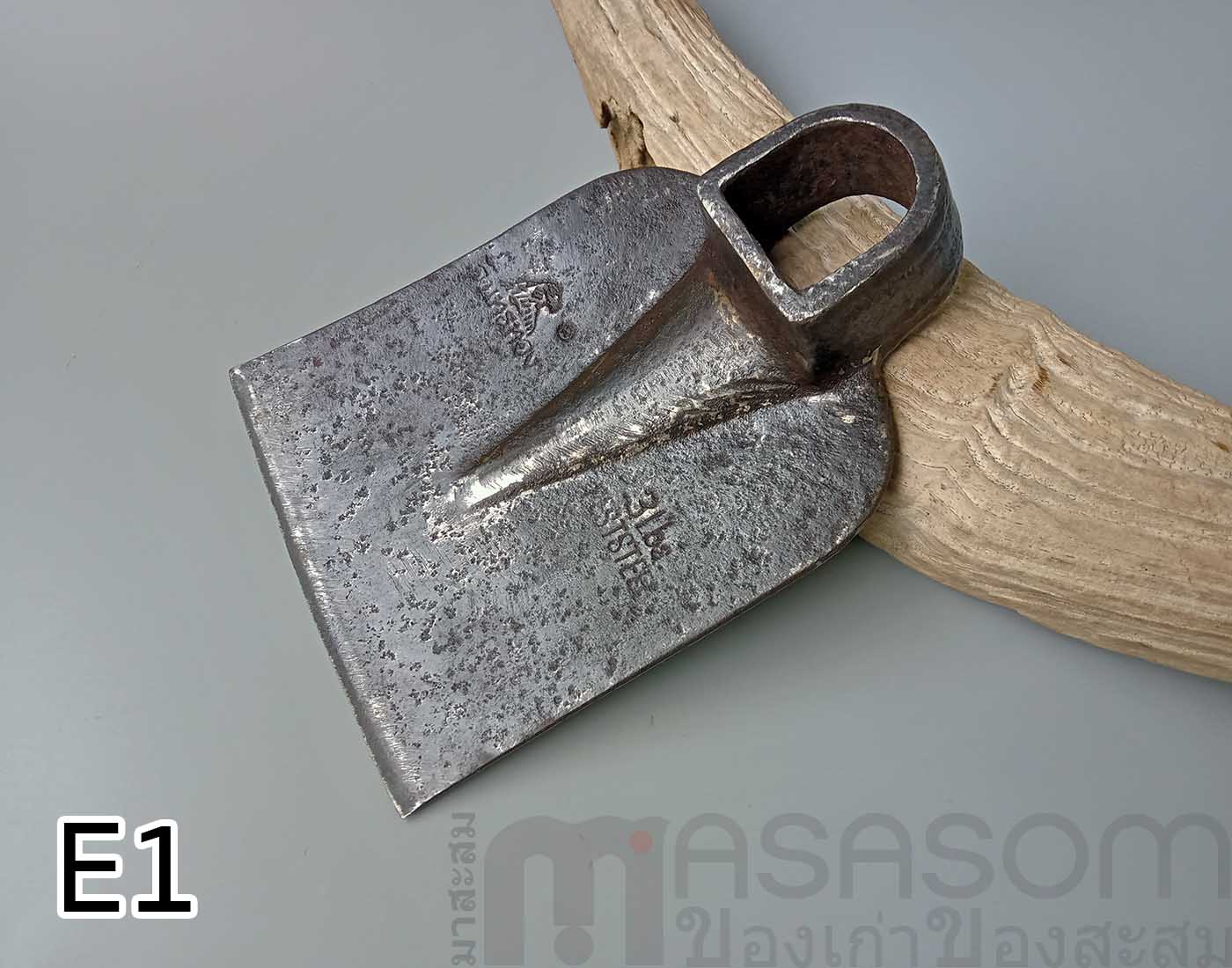 จอบเก่าตราอินทรีทอง