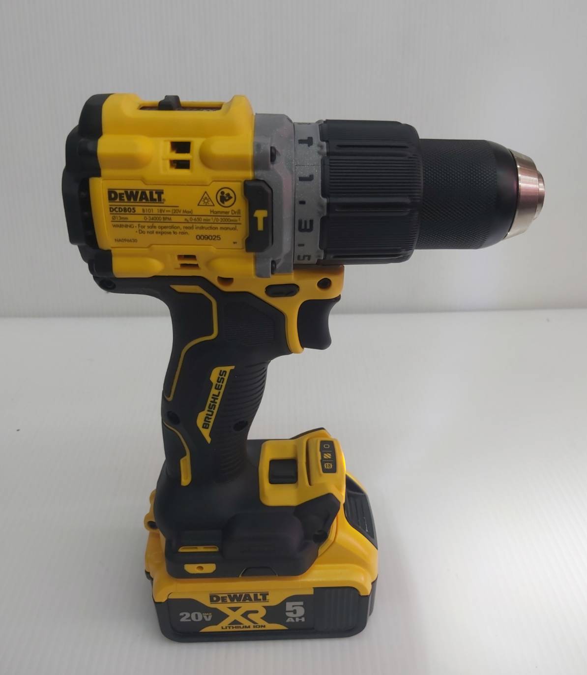คอมโบ้ชุดสว่านไร้สาย20V (DCD805+DCG409) DCK2216P2T DEWALT