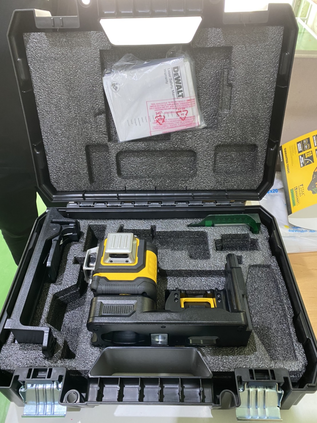 เลเซอร์ระดับ12เส้น แสงเขียว DCE089NG18 DEWALT