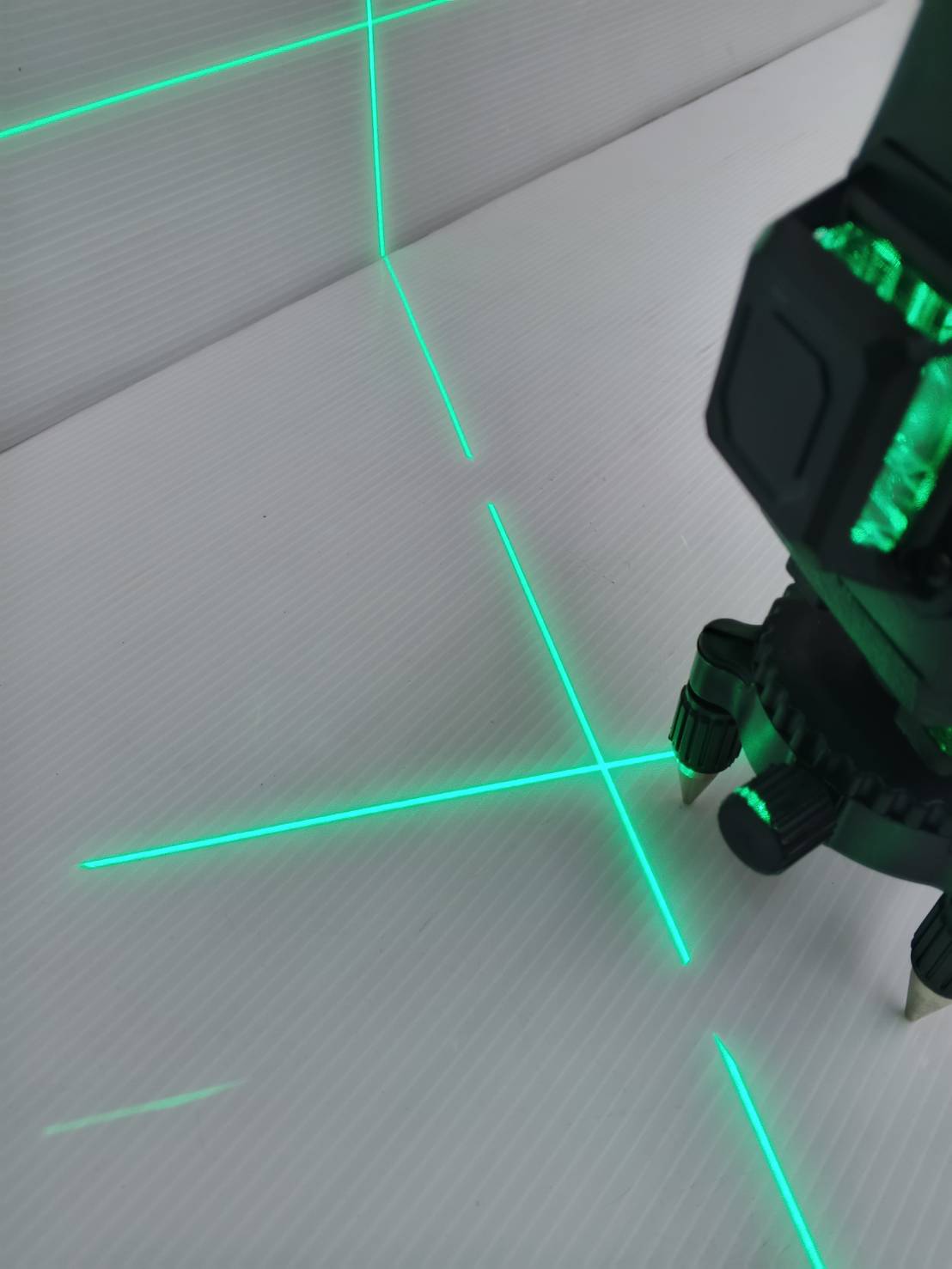 MASARU เครื่องวัดระดับเส้นสีเขียว แบบ 16 เส้น รุ่น SMLG-305