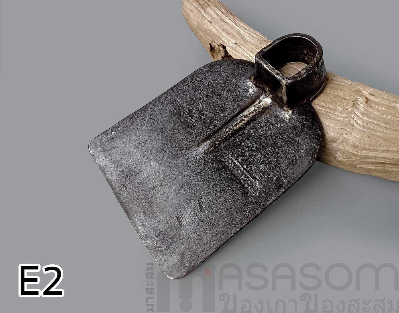 จอบเก่าตราอินทรีทอง