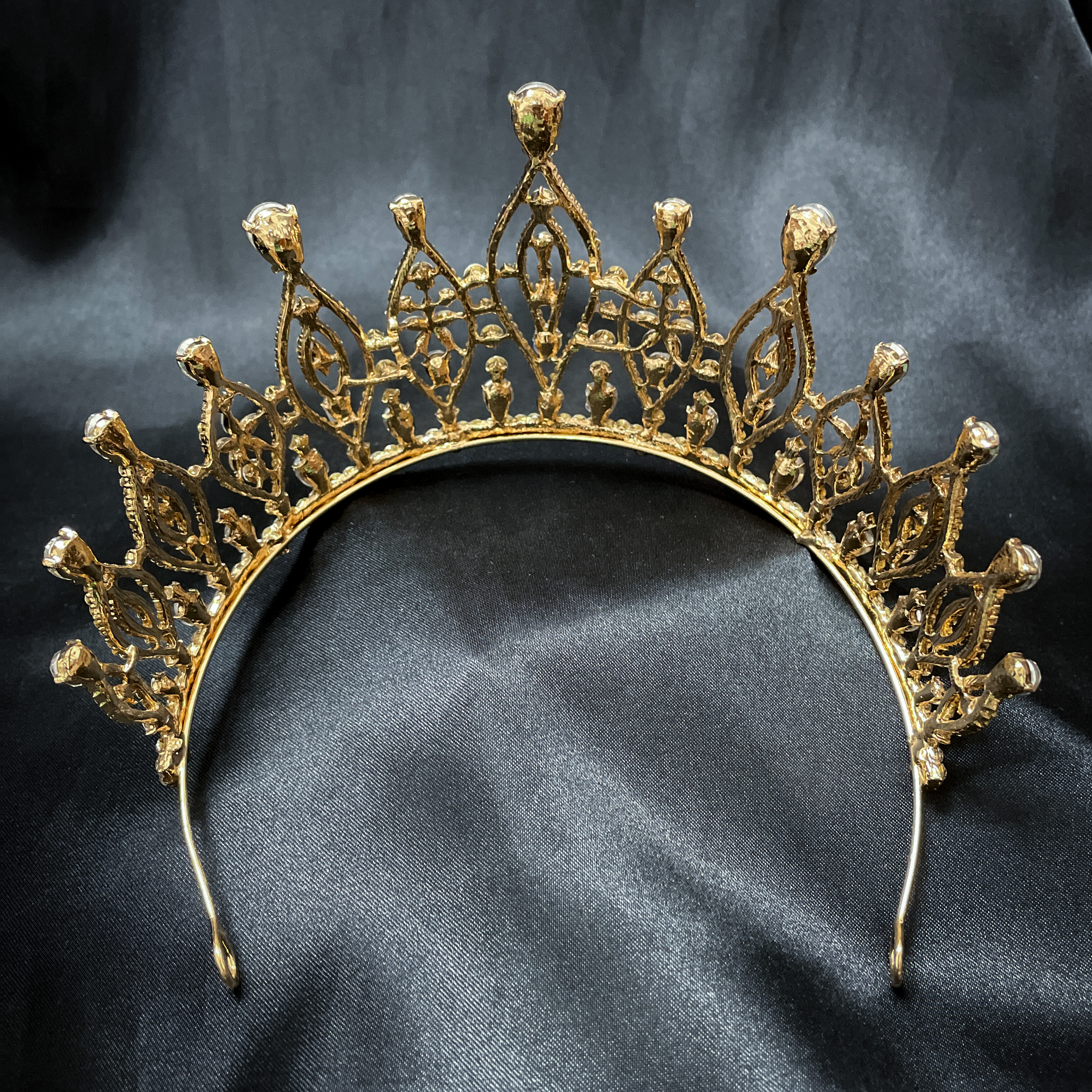 (พร้อมส่ง) เทียร่า 015 สีทอง มงกุฎนางงาม มงกุฎประกวด เทียร่าเจ้าสาว งานสวย ปราณีต QCเพชรทุกเม็ด สินค้าพร้อมส่งจากไทย