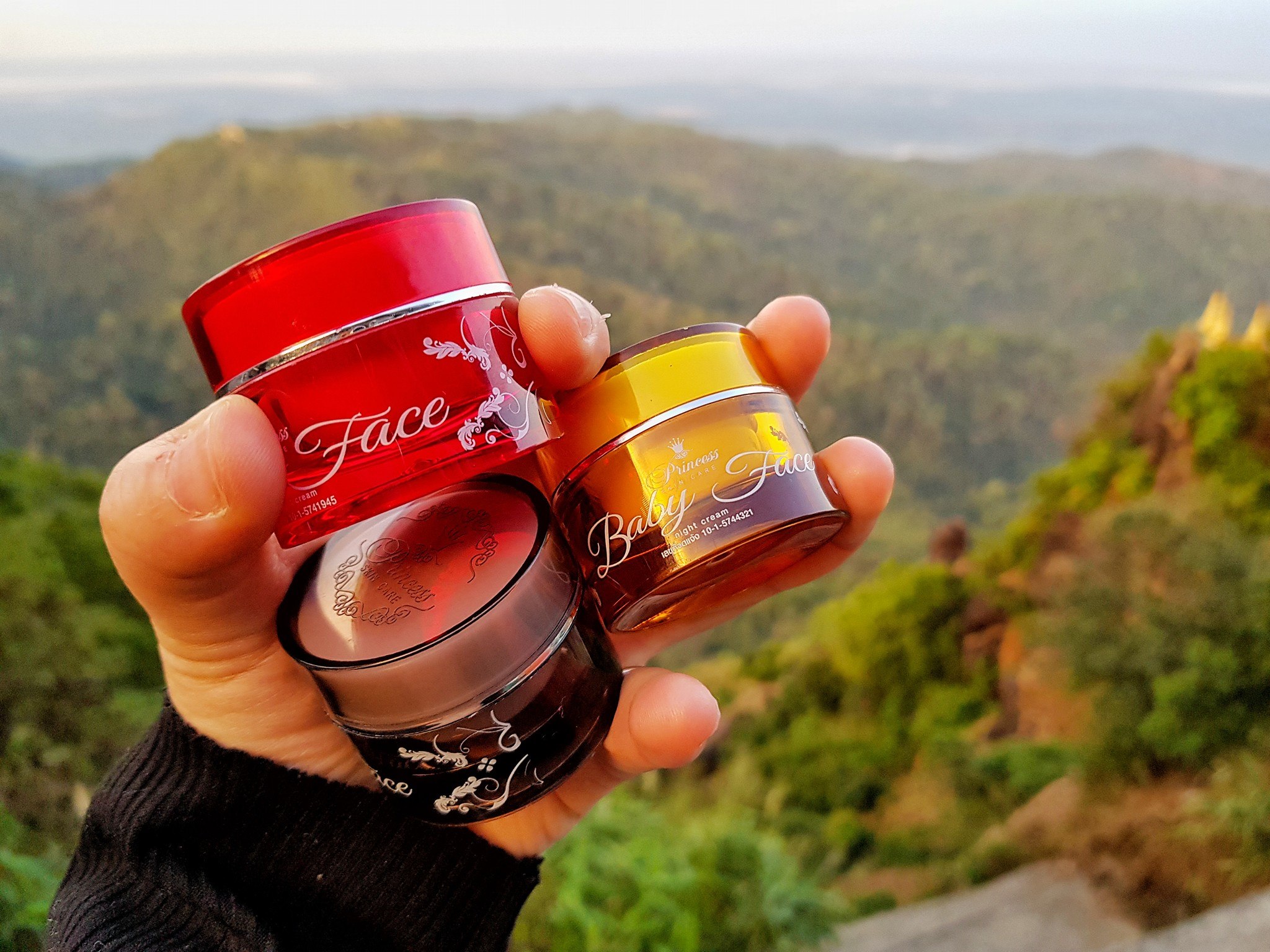 ครีมหน้าขาว หน้าเงา หน้าเด็ก Princess Skin Care PSC สุดยอดครีมหน้าใส มี 3 ตัว หน้าขาว หน้าเงา หน้าเด็ก ขนาด 10 g (3 กระปุก 750 บาท ฟรีส่ง )