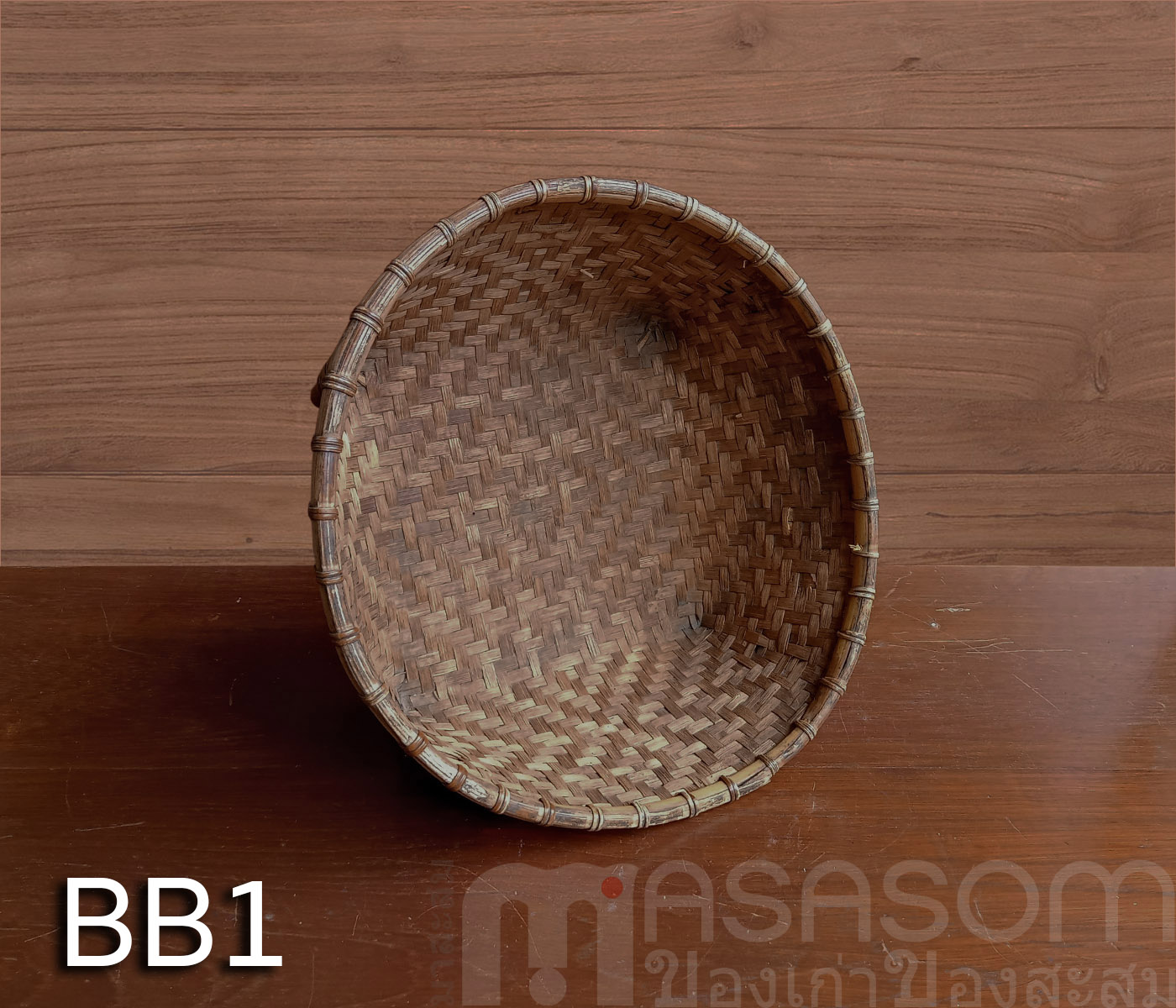 ตะกร้าไม้ไผ่สานมีขา