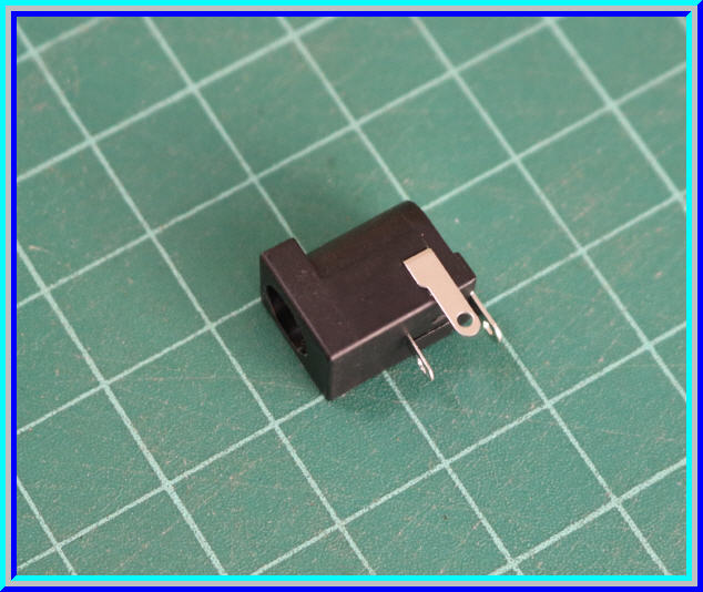 1x ดีซีแจ็คตัวเมีย ขนาด 2.5 มม (DC jack 2.5 mm)