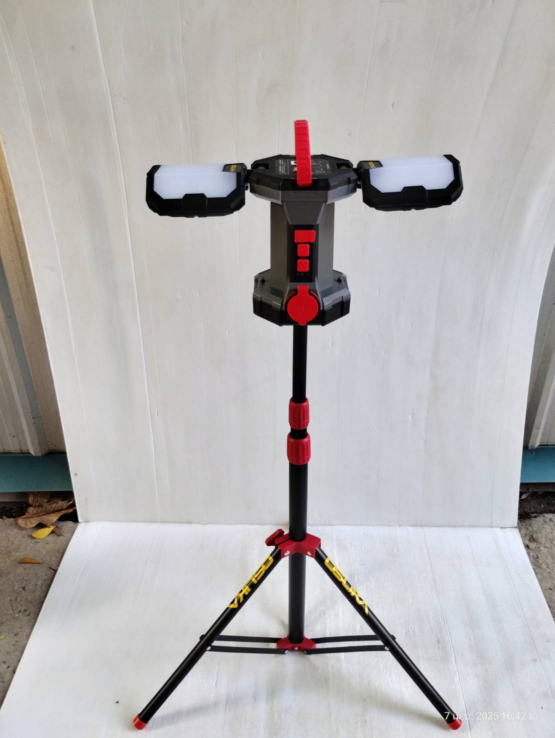 OSUKA ไฟส่องพื้นที่ 3 ขา LED 20V 2in1 OCL316-N (ตัวเปล่าพร้อมขาตั้ง)