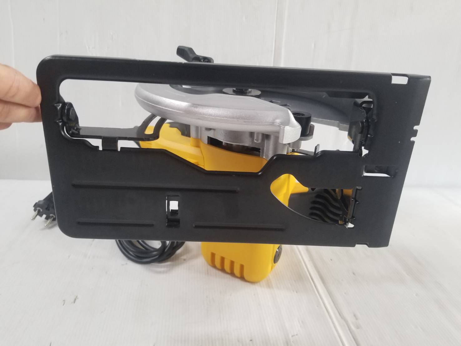 เลื่อยวงเดือ7" DWE5615 DEWALT