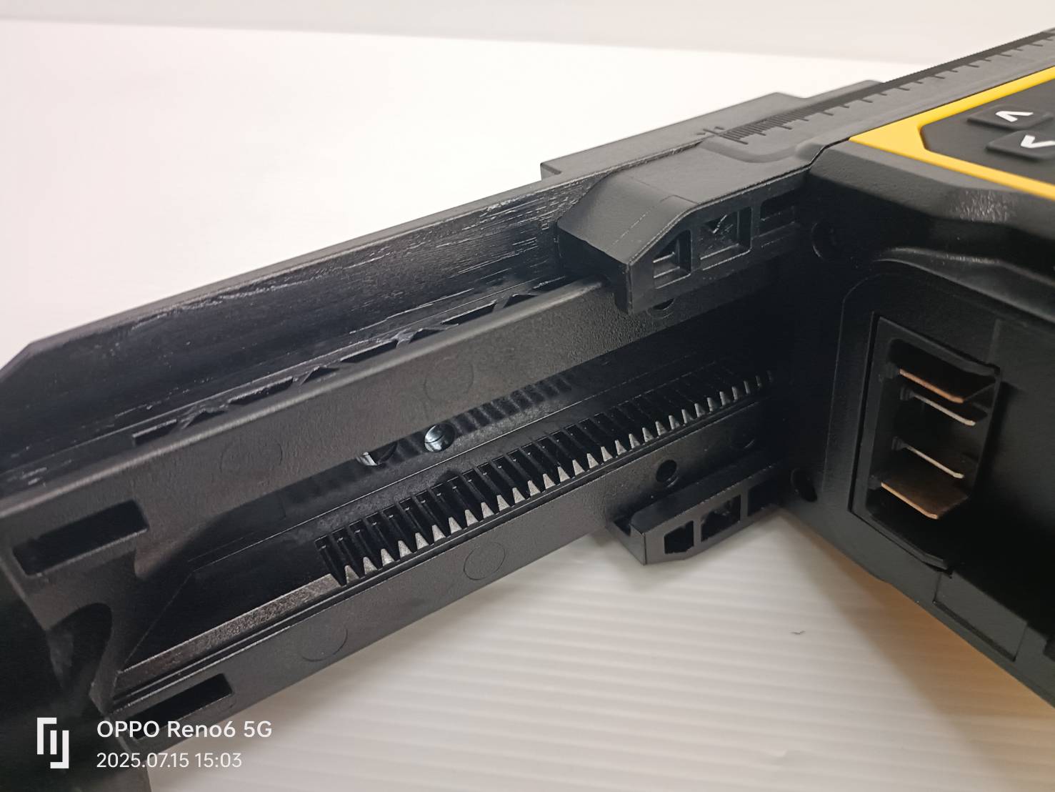 DEWALT รุ่น DCLE34035B-XJ เลเซอร์วัดระดับแบบ 3 เส้น 360 องศา 20V รุ่นรีโมทคอนโทรล