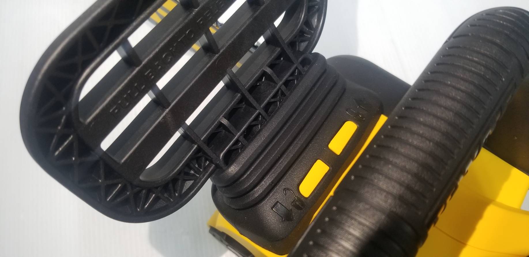 เลื่อยโซ่10" 20V DCM565N DEWALT