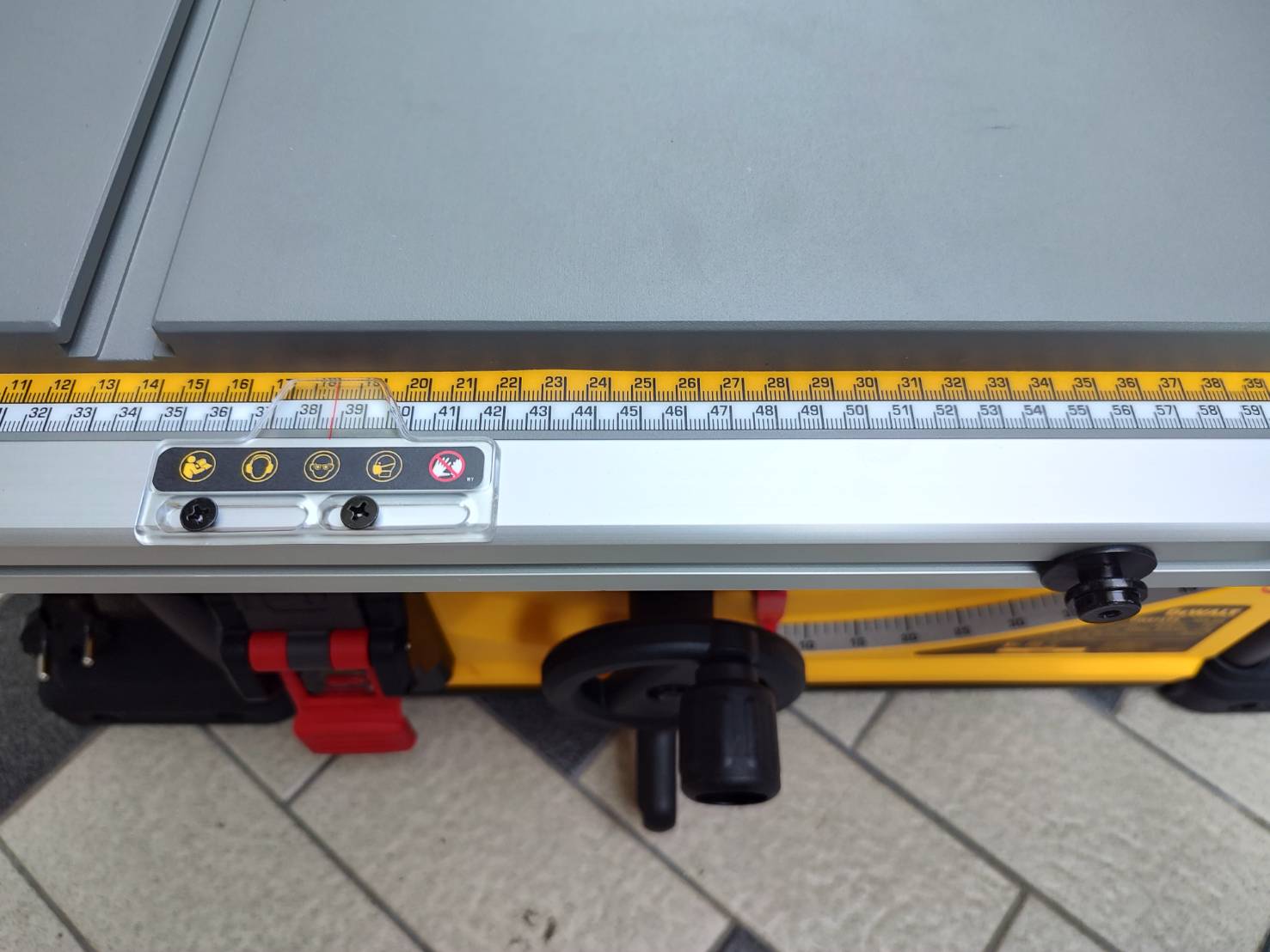 โต๊ะเลื่อยวงเดือน10" DWE7492A-IN DEWALT