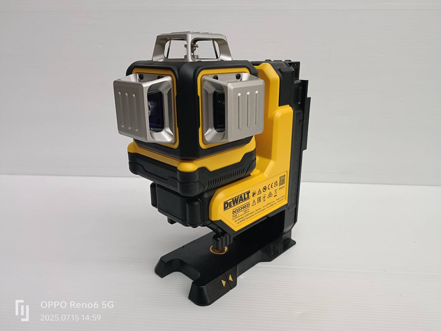 DEWALT รุ่น DCLE34035B-XJ เลเซอร์วัดระดับแบบ 3 เส้น 360 องศา 20V รุ่นรีโมทคอนโทรล