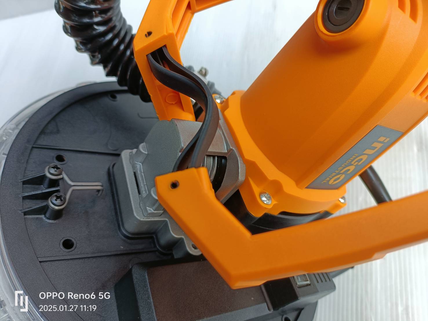 เครื่องขัดผนัง9" DWS10501 INGCO