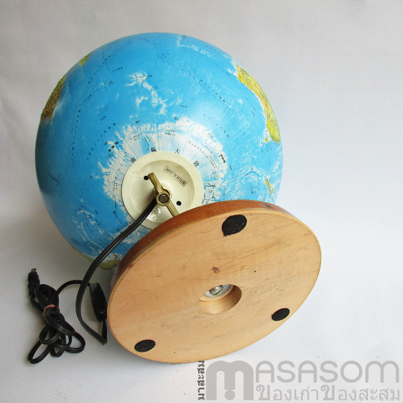 ลูกโลกโคมไฟ