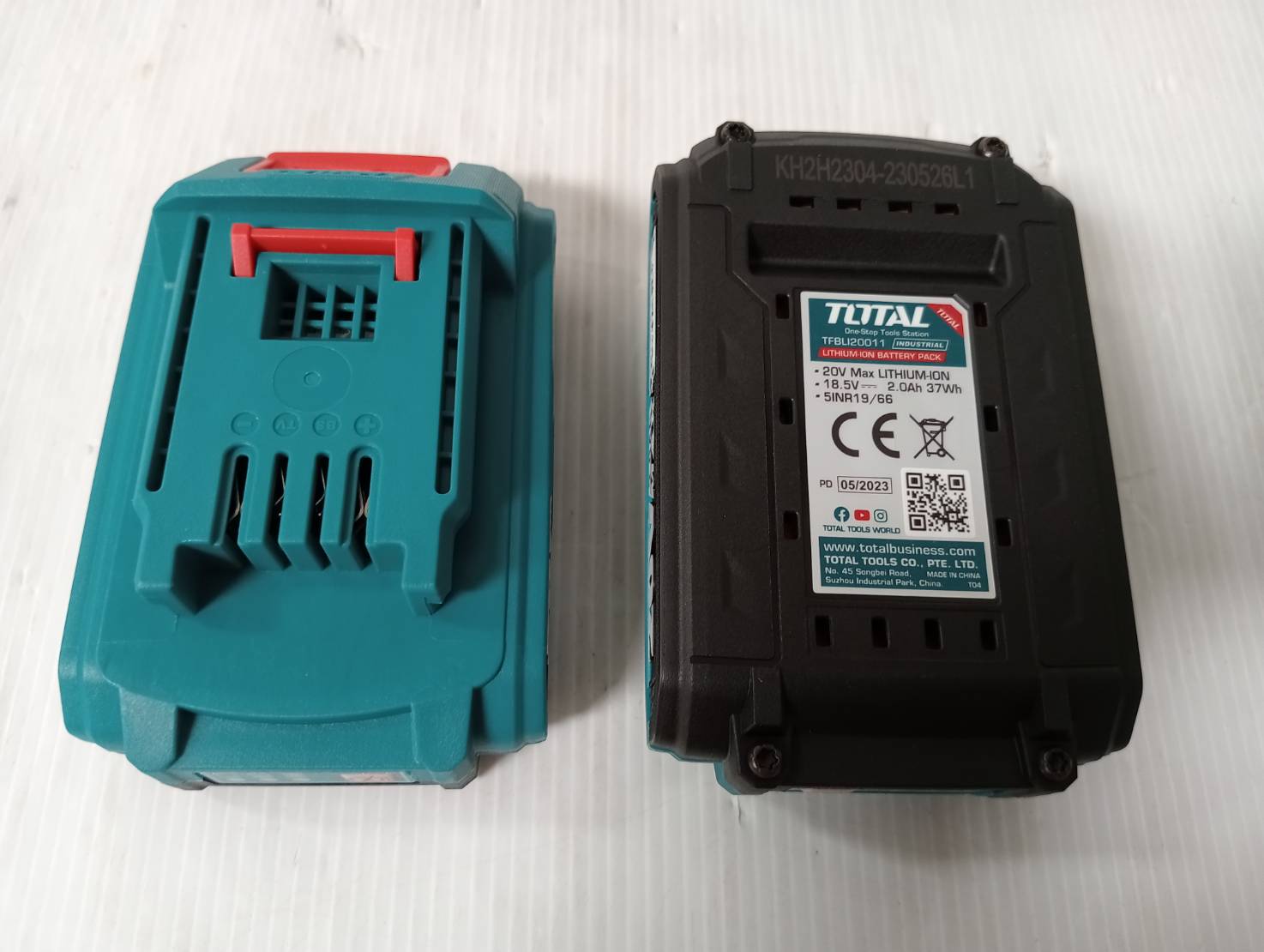 Total เครื่องยิงลูกบ๊อกซ์ + ด้ามฟรี ไร้สาย 20 โวลท์ + ชุดลูกบ๊อกซ์ (แบตเตอรี่ 2 ก้อน + แท่นชาร์จ)รุ่น TOSLI23043