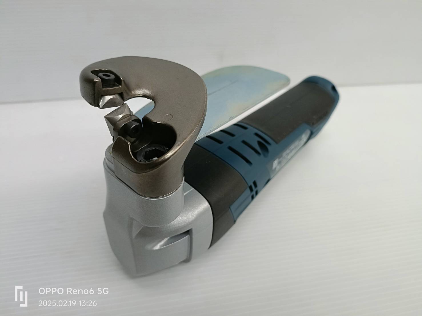 กรรไกรตัดโลหะไร้สาย GSC12V-13 BOSCH SOLO