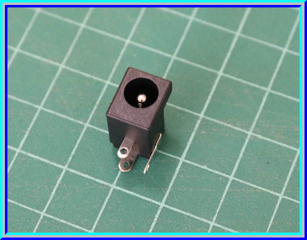 1x ดีซีแจ็คตัวเมีย ขนาด 2.5 มม (DC jack 2.5 mm)