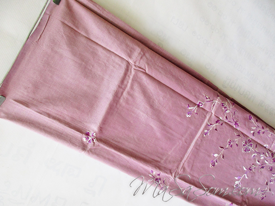 ผ้าถุงผ้าไหมปักดิ้น B4