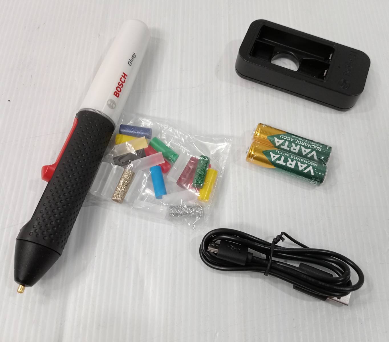 ปากกายิงกาวร้อนไร้สาย Gluey BOSCH สีขาว Marshmallow