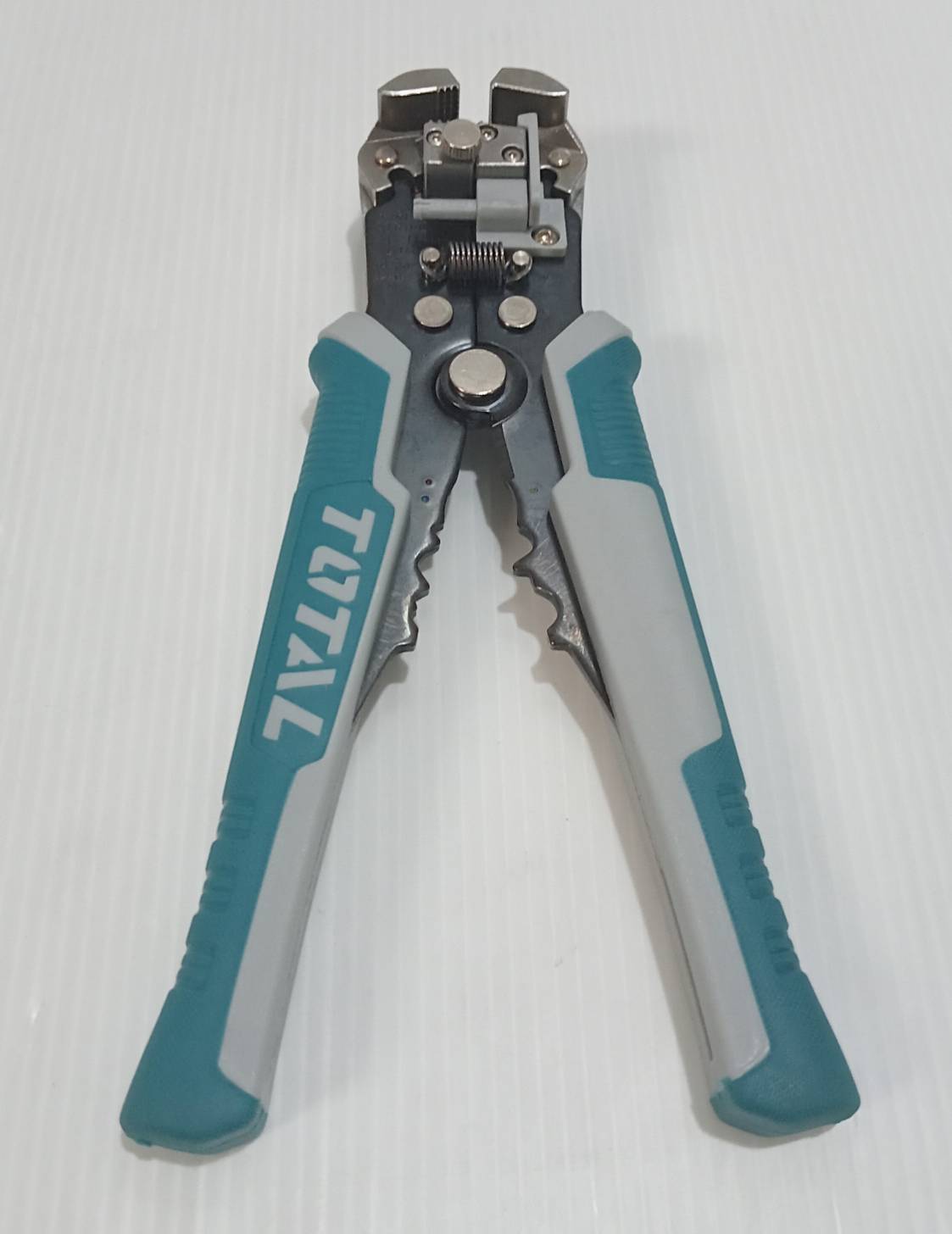 คีมปอกสายอัตโนมัติ ( ตัด ปอก ย้ำ วัดไฟ NVC ) รุ่น THT152429 Total