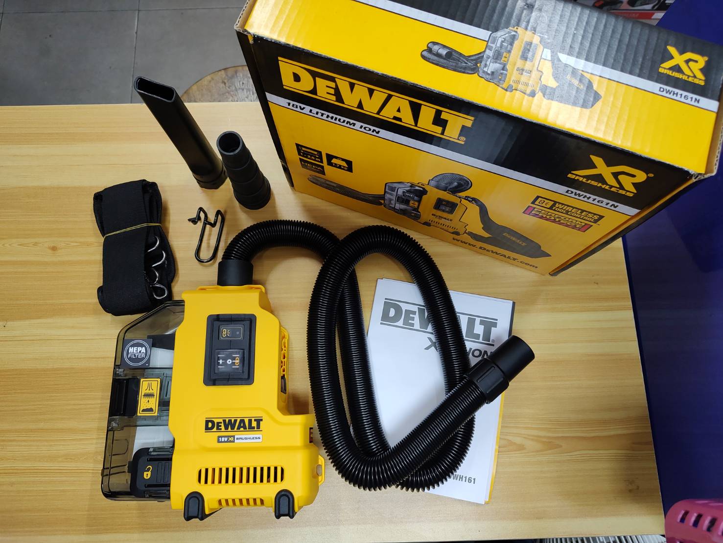 เครื่องดูดฝุ่น DWH161N DEWALT