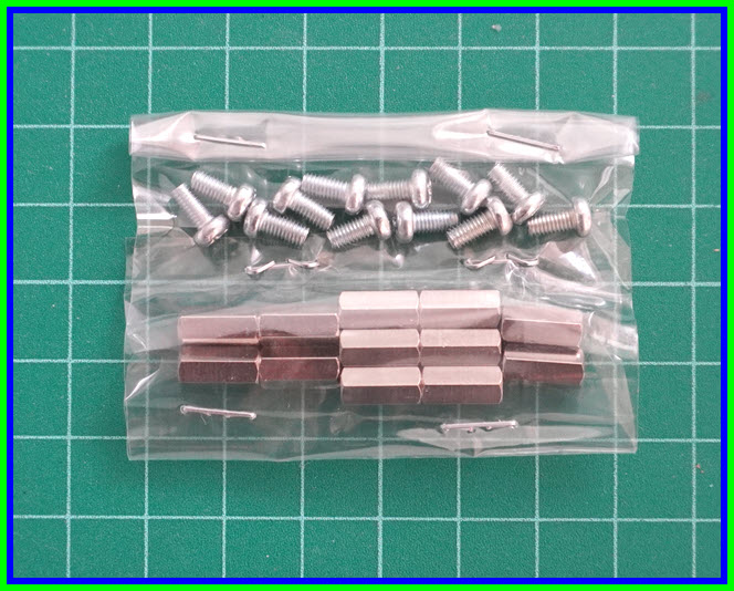 12x เสารองแบบเหลี่ยม ยาว 10 มม. + 12x สกรู M3