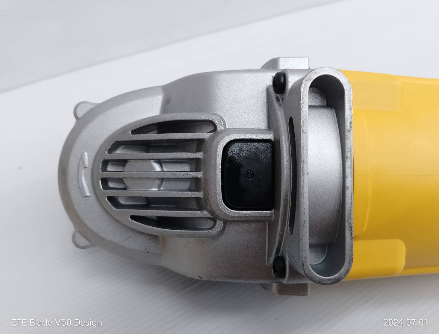 หินเจียรไฟฟ้า 7 นิ้ว 2200W DWE493 DEWALT