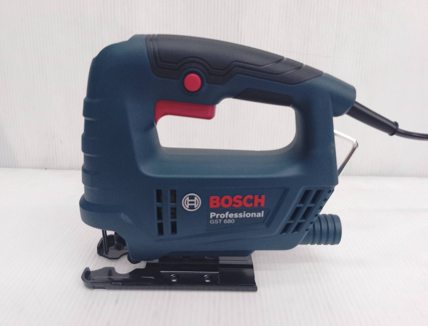 จิกซอ GST680 BOSCH