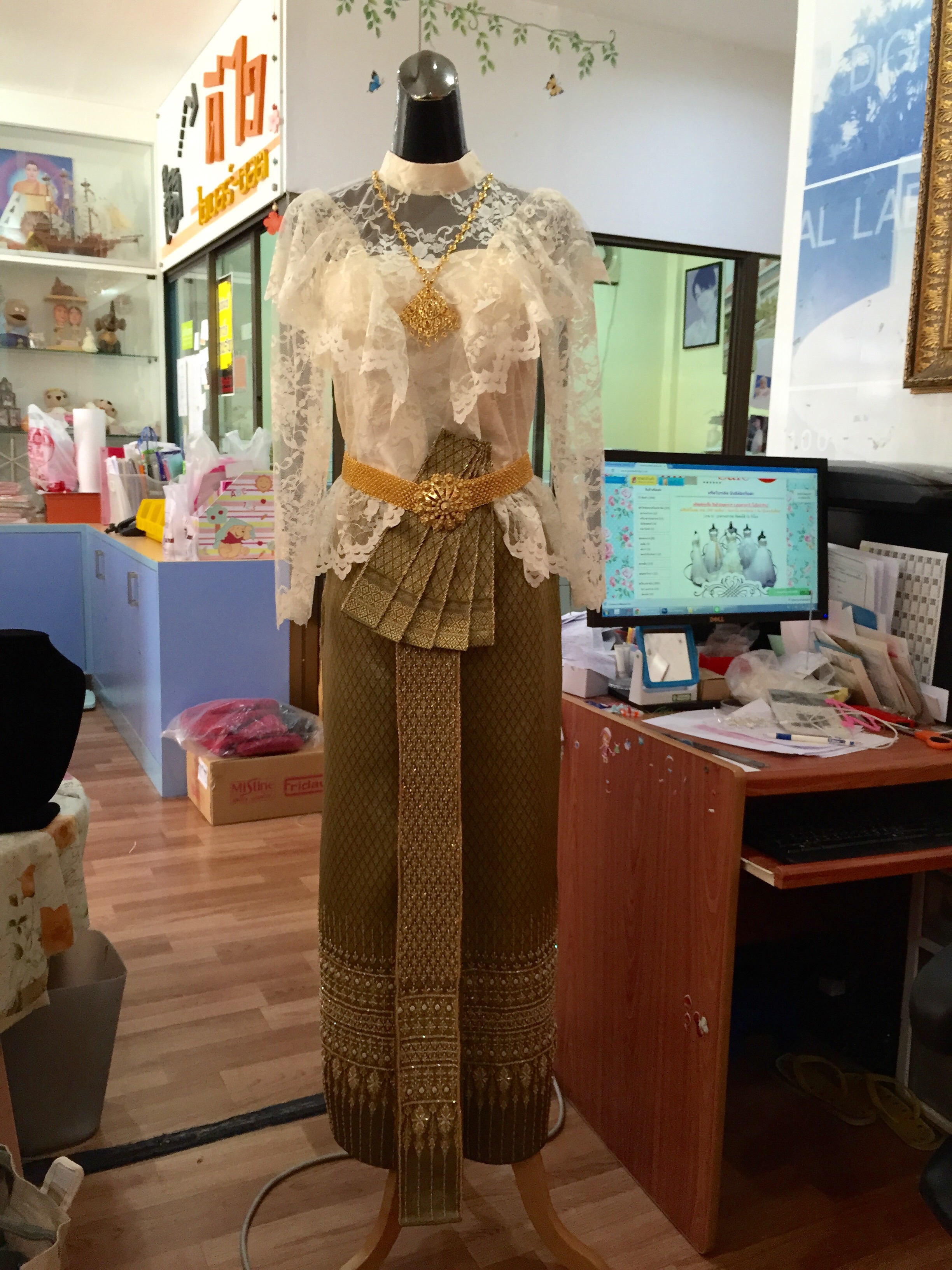 ชุดไทยพร้อมส่ง รหัส 005